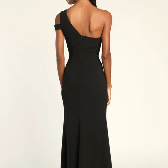 Make an entrance Black one shoulder mermaid maxi dress - Picture 2 of 5